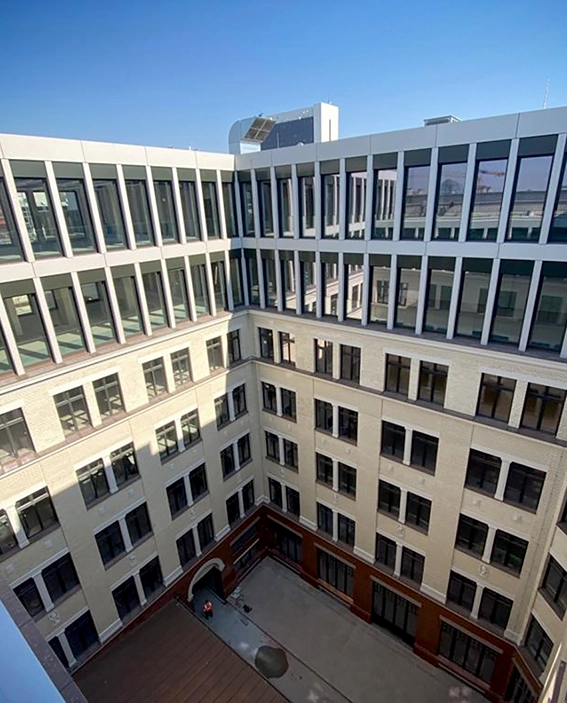 Hotelfenster aus Holz in Berlin