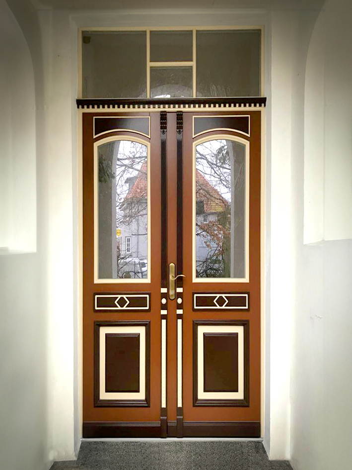 Zweiflüglige Denkmalschutztür dreifarbig Braun mit Zierelementen